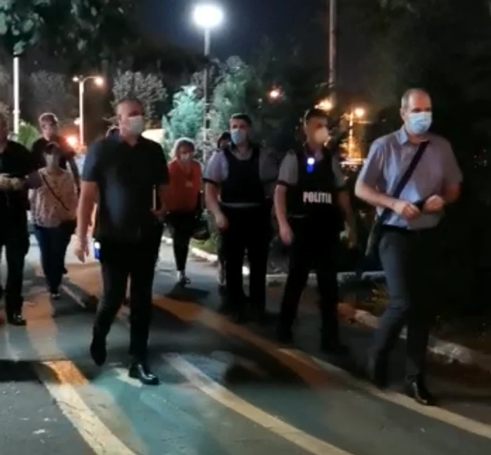 Autorităţile din Bucureşti au făcut, în noaptea de sâmbătă spre duminică, o razie pentru verificarea respectării măsurilor impuse pentru limitarea pandemieifoto: Poliția Capitalei