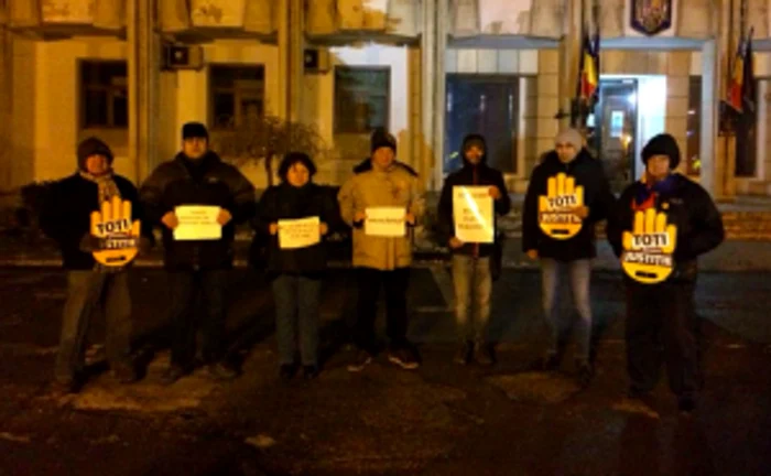 Protestatari pe Cod portocaliu la Constanţa Foto Sînziana Ionescu