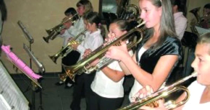 Satu Mare: Caravana culturii face furori în judeţ