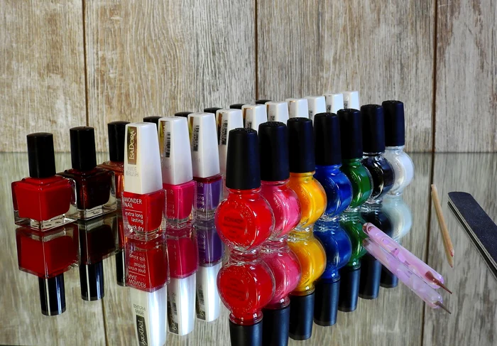 Lacul de unghii, 8 utilizări uimitoare (sursă foto. Pixabay)