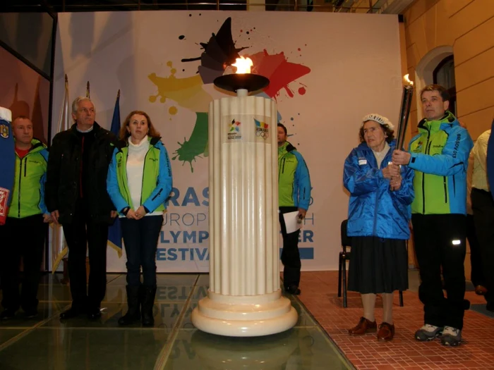 Flacăra Olimpică a fost aprinsă duminică la Braşov. FOTOSimona Suciu