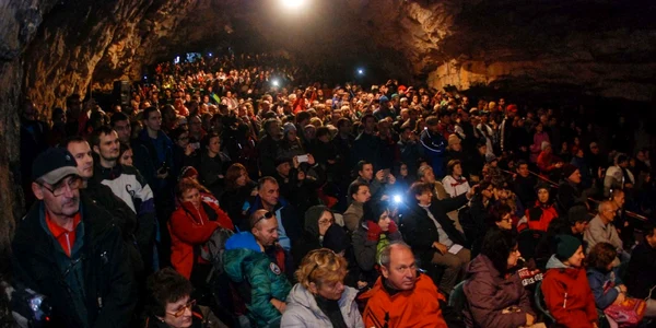 Concert în Peştera Româneşti