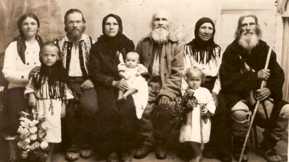 Norme morale tradiţionale din lumea satului „Când bătrânii treceau pe drum, femeile se ridicau în semn de respect“ jpeg