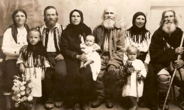 Norme morale tradiţionale din lumea satului  „Când bătrânii treceau pe drum, femeile se ridicau în semn de respect“ jpeg