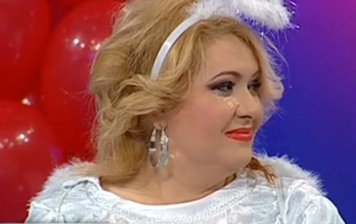 Viorica de la Clejani, înlăcrimată.