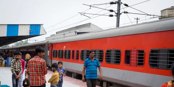 gara tren india shutterstock 2188099895 jpg