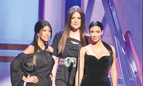 Kourtney (36 de ani), Khloé (31 de ani) şi Kim (34 de ani) jpeg
