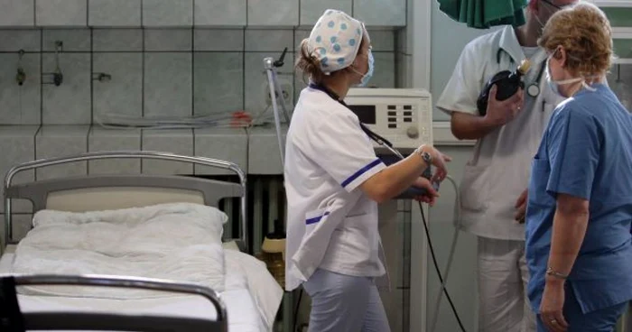 Tinerii se află internaţi la secţia de Boli infecţioase a Spitalului Clinic Municipal din Bălţi Foto: Adevărul