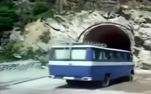 Imagini de pe ;antierul Raul Mare Retezat Sursa Film romanesc Un petec de Cer 1984 (6) jpg