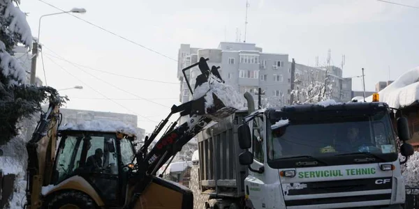 Deszăpezirea, numai pe traseele autobuzelor 