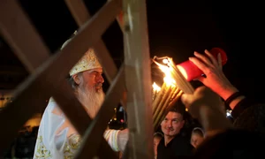 ÎPS Teodosie a împărțit Lumină la Catedrala Arhiepiscopală din Constanța jpeg