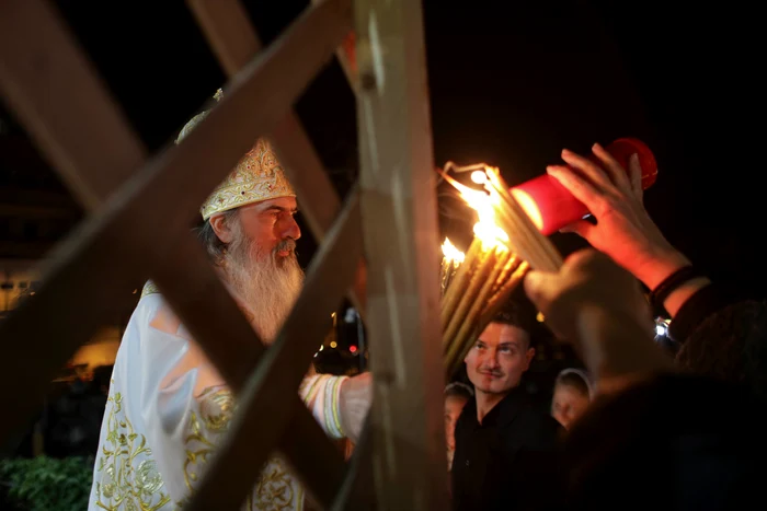 ÎPS Teodosie a împărțit Lumină la Catedrala Arhiepiscopală din Constanța