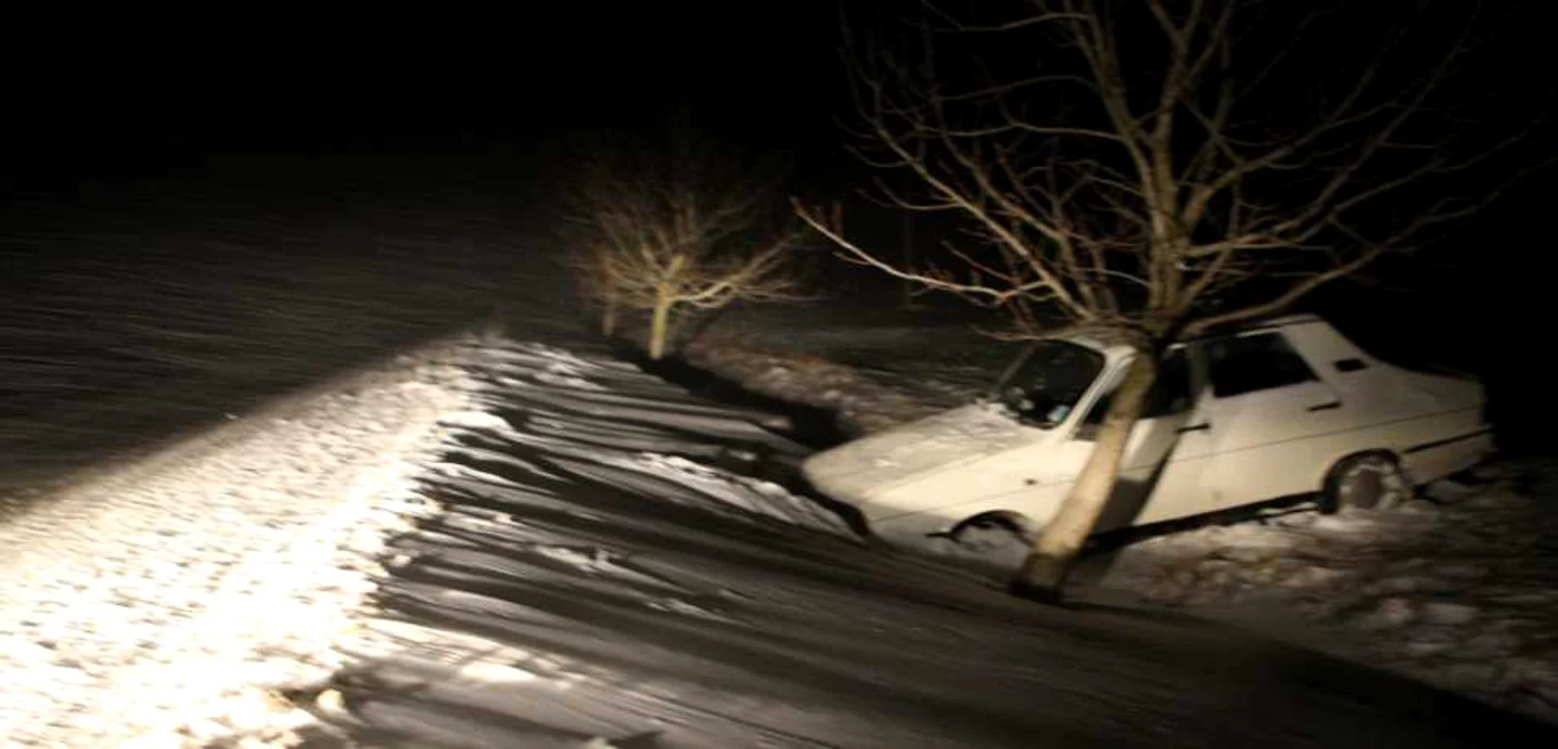 Constanţa: Pe DN 3, care face legătura cu Bulgaria, maşinile au rămas înzăpezite