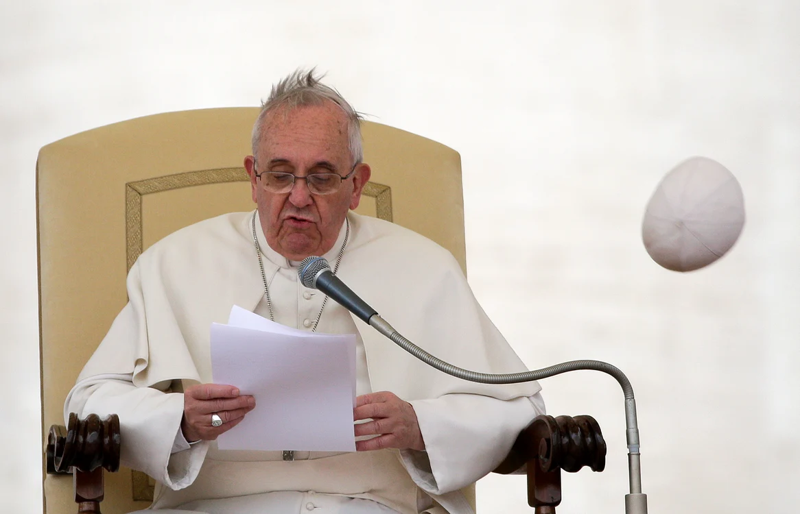
    Papa Francisc (foto: Reuters)  