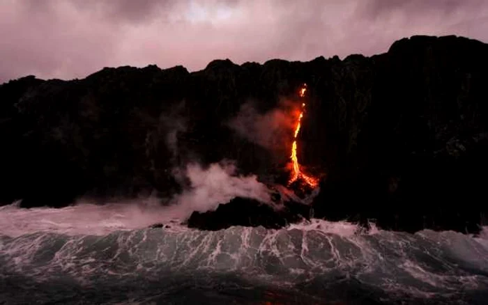 Vulcanii continuă să fie activi în Hawaii, dar insula se dizolvă prin interior FOTO Reuters