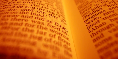 O nouă biblie a scos numele lui Iisus Hristos din ea