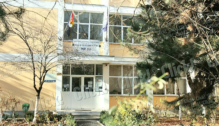 Luis (14 ani) şi Roberta  (13 ani) erau iubiţi şi  au făcut sex oral în  toaleta şcolii nr. 82