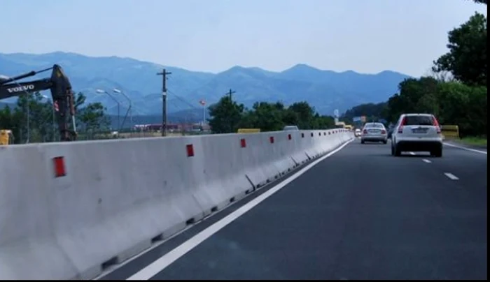 CNADNR) a anunţat că a montat separatoare din beton între sensuri pe DN 1, în zona pasajului Ikea