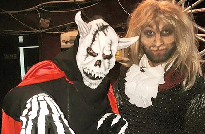 
    9. Are 38 de ani, 1,80 metri înălţime, accent britanic  şi în ciuda măştii de vârcolac este unul dintre cei  mai sexy actori de la Hollywood. Degeaba, tot a fost  părăsit de fotomodelul australian Miranda Kerr  