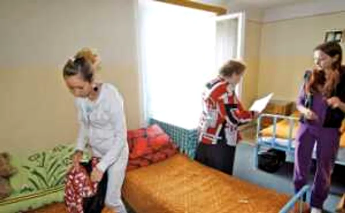 Viaţa la internat, între cantină şi plantoane