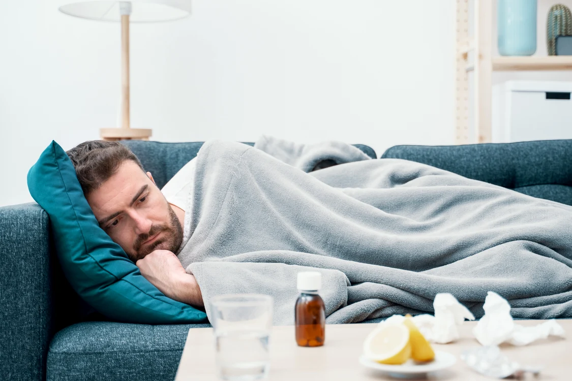 Gripa debutează brusc, cu febră și dureri de cap Foto: Shutterstock