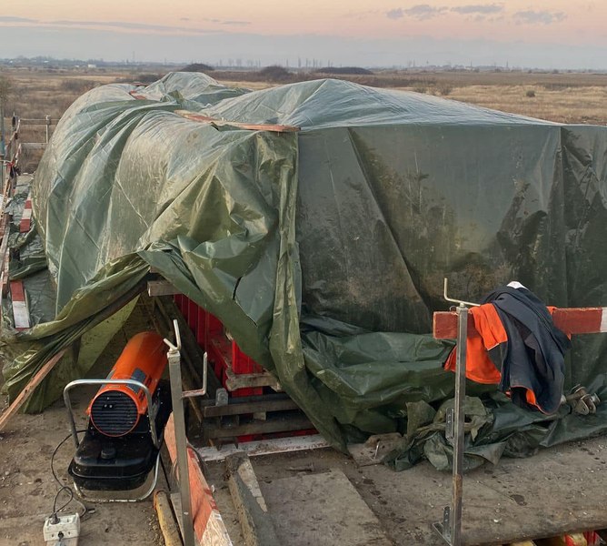 Boierie pe Autostrada Moldovei A7. Constructorii au „tunuri” de căldură pentru a se putea lucra pe durata iernii FOTO