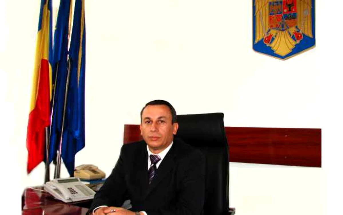 Comisarul şef Alexandru Vulpe a venit la vârful IPJ Olt în luna februarie a acestui an, după ce ministrul de Interne şi conducerea Poliţiei Române au procedat la schimbarea conducerii inspectoratului în urma unor controale care s-au lăsat cu vinovaţi