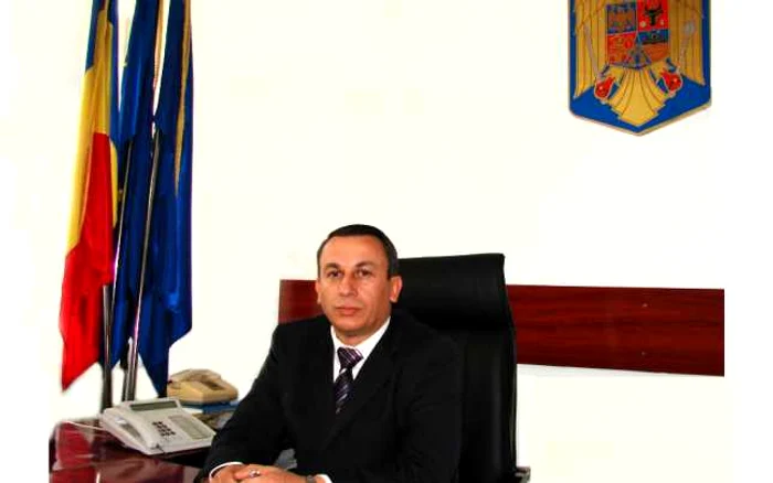 Comisarul şef Alexandru Vulpe a venit la vârful IPJ Olt în luna februarie a acestui an, după ce ministrul de Interne şi conducerea Poliţiei Române au procedat la schimbarea conducerii inspectoratului în urma unor controale care s-au lăsat cu vinovaţi