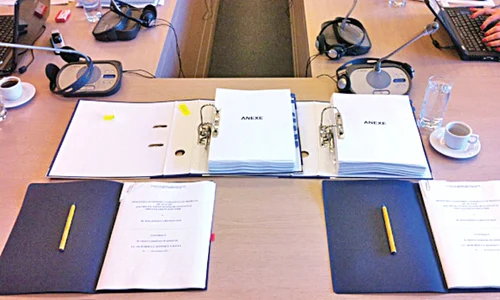 La ora 18 00, Dan Diaconescu  a venit la Ministerul Economiei,  unde îl aştepta contractul  Oltchim, gata pentru a fi semnat jpeg