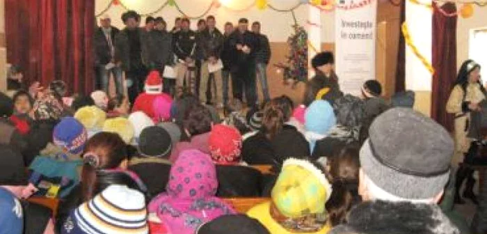 Deţinuţii au fost coordonaţi de părintele Mihail Groza