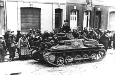 Tanc Panzer I, în orașul francez Calais, în mai 1940 (© Das Bundesarchiv Bild 183-B14898)