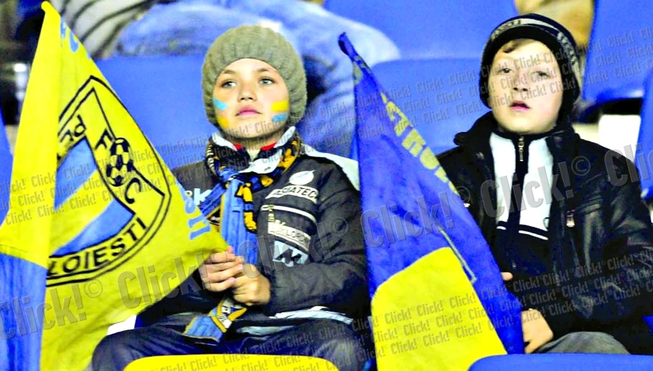 3.000 de femei şi copii au asistat la partida dintre  Petrolul şi FCM Târgu Mureş (fotografii: Răzvan Păsărică)