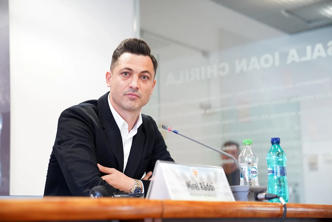 La evenimentul găzduit miercuri de Casa Fotbalului a fost prezent şi Mirel Rădoi, selecţionerul naţionalei de tineret care cu o seară înainte uimise Europa