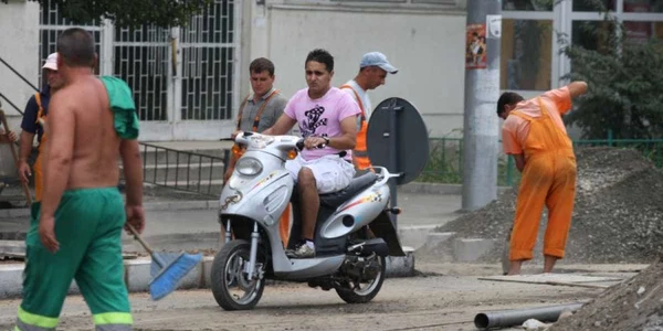 Mopediştii încalcă adesea regulamentele rutiere