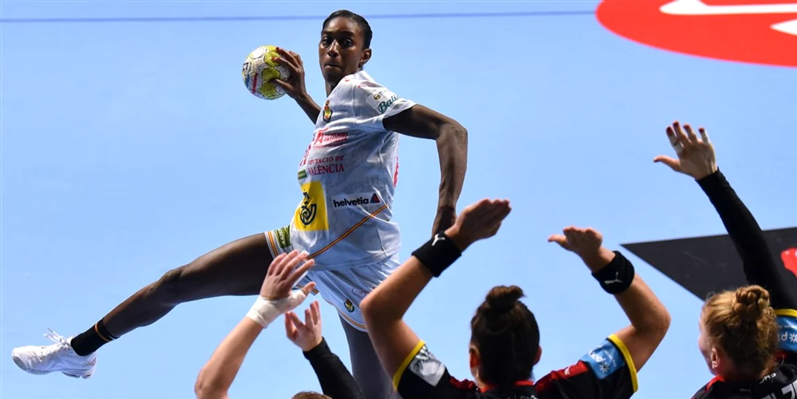 Spaniola Alexandrina Cabral Barbosa atacă în meciul Spania - Germania, 9 noiembrie 2022 Foto EPA EFE