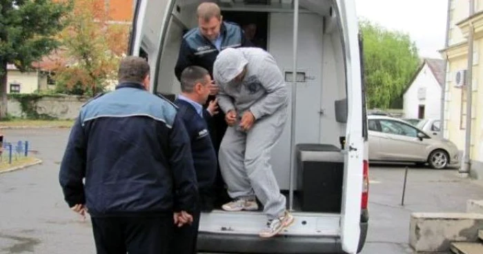 Fiul bulibaşei din Filaşi este acuzat de trafic cu minore