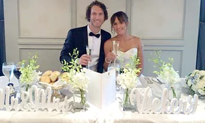 După cele două meciuri jucate  dimineața, Rodionova a îmbrăcat rochia de mireasă și a petrecut la nunta cu jucătorul de fotbal australian Tyrone Vickery jpeg