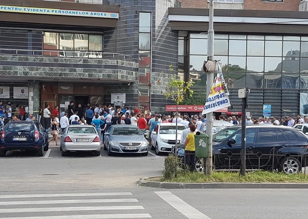 Iniţiatorii speră ca noua reglementare să scurteze cozile la Înmatriculări Auto
