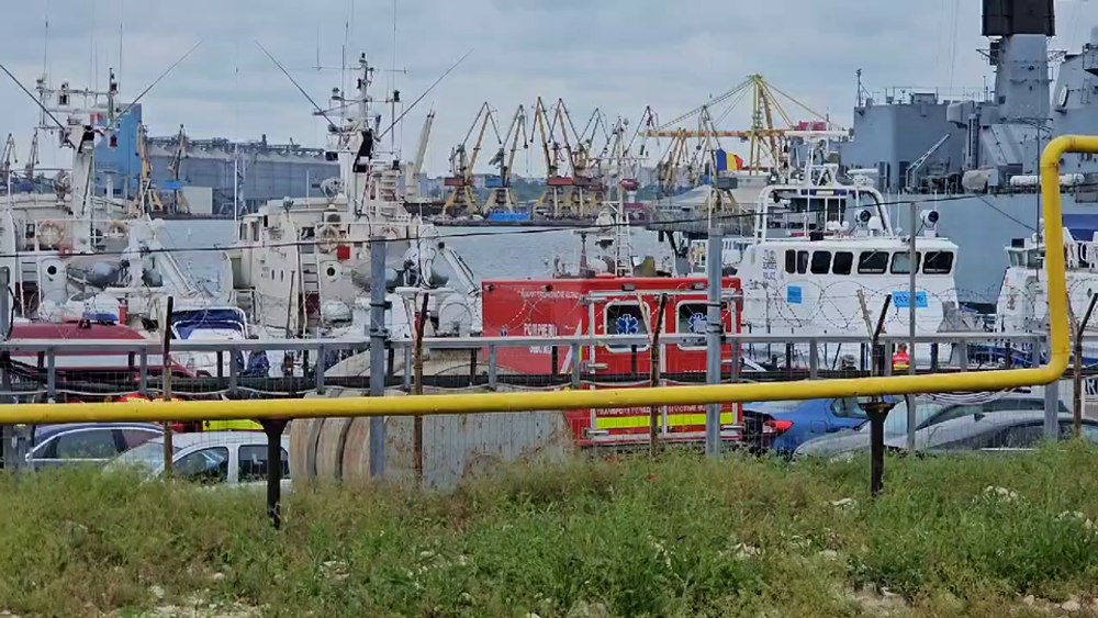 Un elicopter al Forțelor Aeriene Române caută marinarii dispăruți după scufundarea navei în Marea Neagră VIDEO