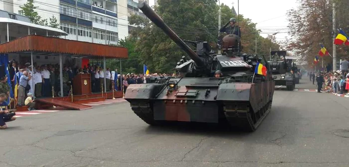 Sute de buzoieni au admirat cea mai mare paradă militară Foto Iulian Bunilă