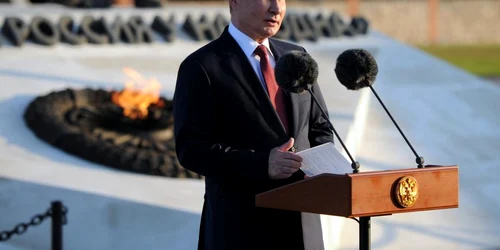Vladimir Putin tinand un discurs la Sevastopol Crimeea FOTO EPA-EFE