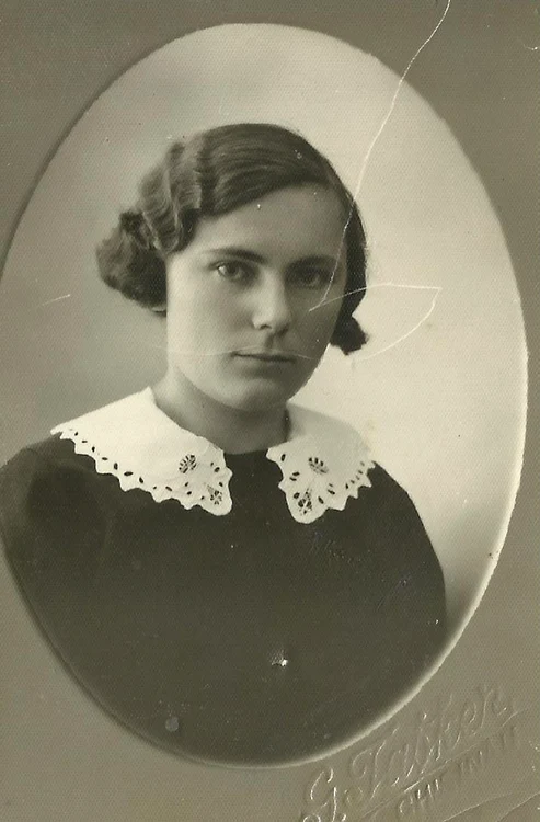 Olga Zgura, fiica colonelului în rezervă Petre Zgura (tabloul de promoție, 1936)