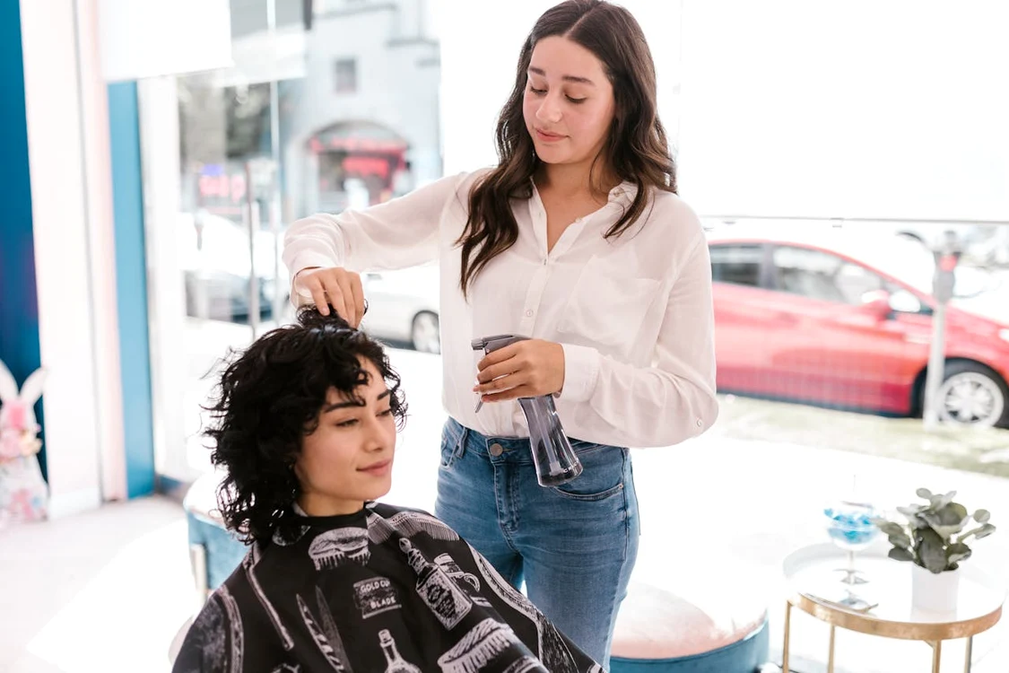 Ce nu trebuie să lipsească din recuzita unui hairstylist pasionat de noile tendințe jpg