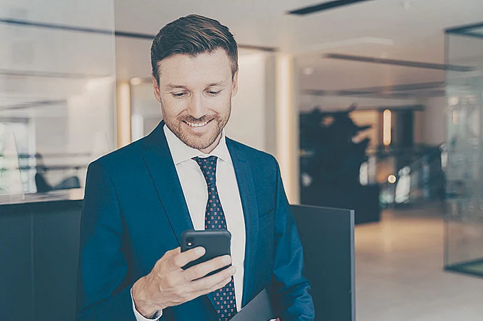 Cine foloseşte telefonul cu o mână are o intuiţie extraordinară