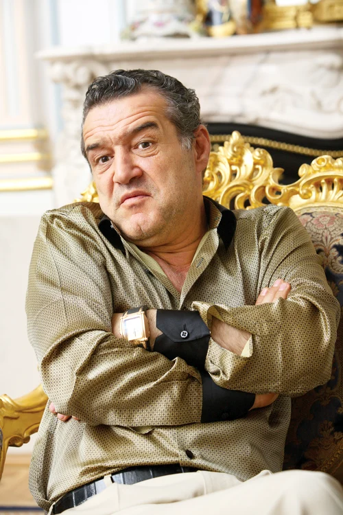 
    Fotbalistul descoperă  o zgârietură   