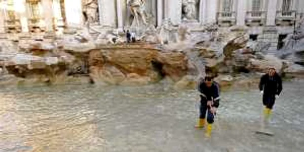 fontana di trevi bani monede