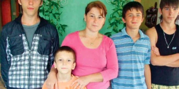 Îşi lasă familia ca să aibă grijă de bătrânii Europei