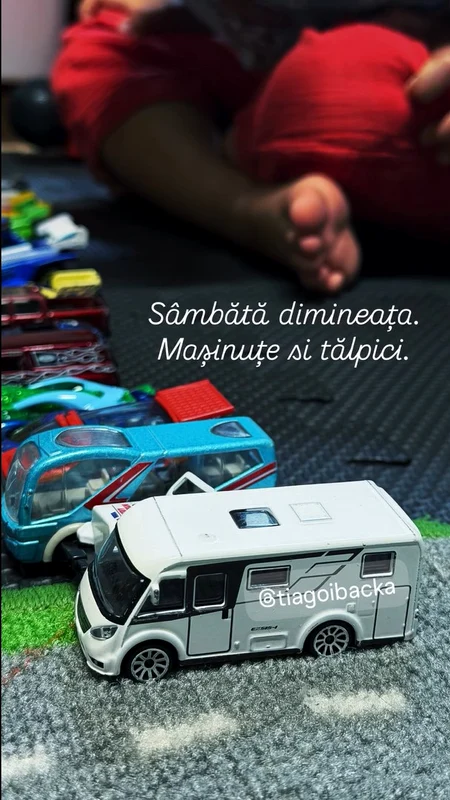 Mașinuțe, joacă și o cafea băută în grabă / foto: Instagram