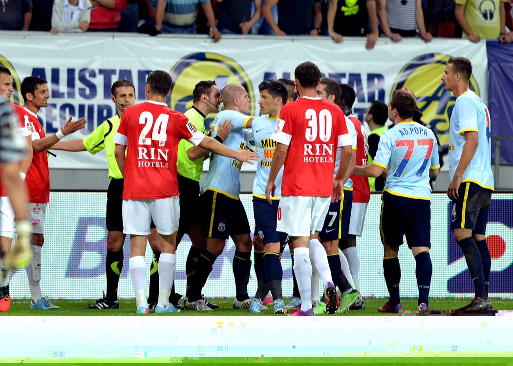 Derby-ul Steaua-Dinamo a stârnit adesea incidente atât între jucători, cât şi între suporteri FOTO Răzvan Păsărică