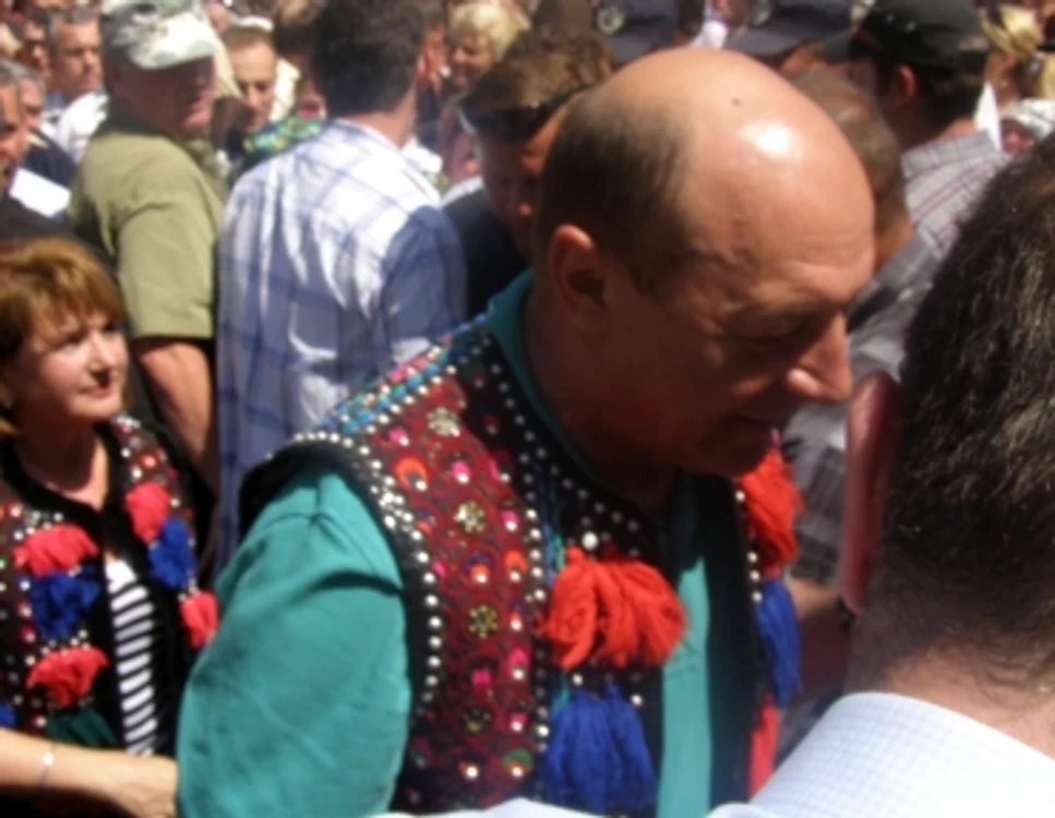 VIDEO Băsescu a fost apostrofat de câţiva participanţi la Festivalul Caşcavelei